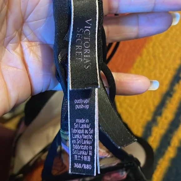 Victoria secret very sexy push-up bra - Picture 3 of 3